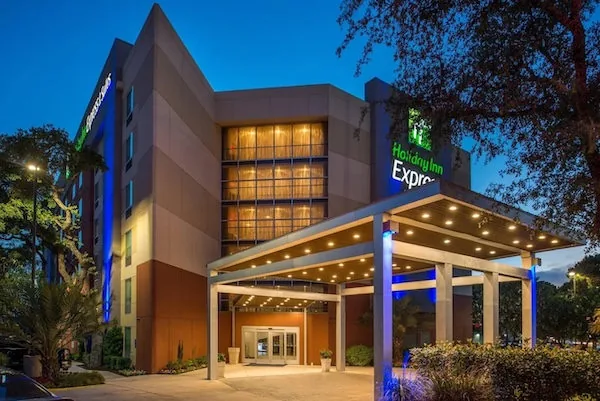 Holiday Inn Express and Suites San Antonio — recommended hotel for families traveling for microtia surgery with Dr. Arturo Bonilla