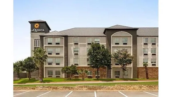 La Quinta Inn and Suites San Antonio — convenient hotel accommodations for families visiting Dr. Arturo Bonilla for microtia surgery