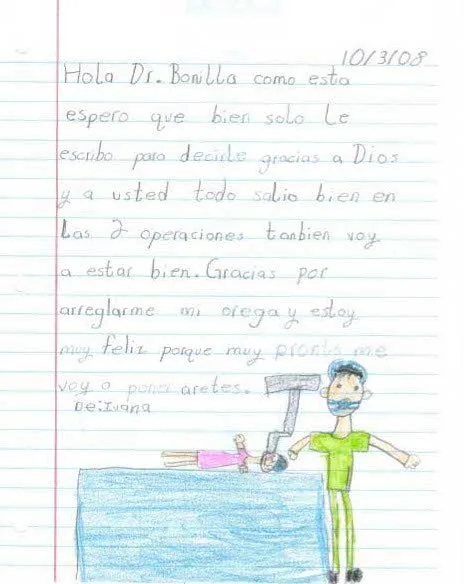 Carta escrita a mano en español, fechada el 3 de octubre de 2008, de una paciente llamada Deiviana, que expresa alegría porque ambas cirugías salieron bien y entusiasmo por poder usar aretes pronto, ilustrada con un dibujo con crayones de un paciente en una mesa de operaciones: un regalo bilingüe de agradecimiento al Dr. Arturo Bonilla de una paciente agradecida que se sometió a cirugía de microtia