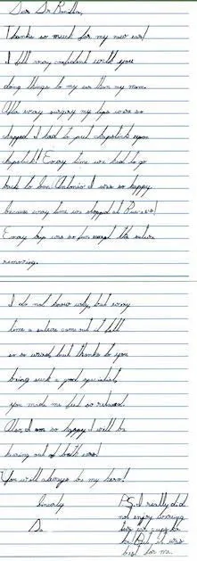 Carta escrita a mano en cursiva que expresa una profunda gratitud personal al Dr. Arturo Bonilla, describe cómo la cirugía de microtia resolvió años de inseguridad y lo declara un héroe para toda la vida: un emotivo regalo escrito de agradecimiento de un paciente agradecido que se sometió a cirugía de microtia