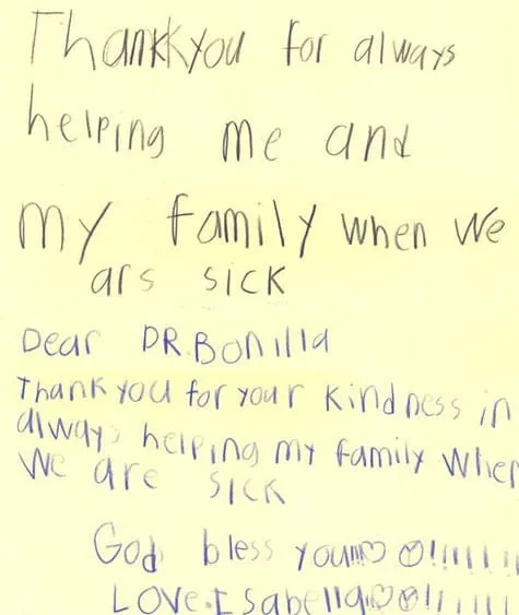 Carta emotiva de Isabella al Dr. Bonilla, agradeciéndole su amabilidad con su familia, decorada con corazones y símbolos de paz dibujados a mano