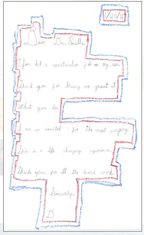 Carta formal escrita a mano al Dr. Bonilla, fechada 1/25/11 y enmarcada con crayones rojo y azul, que describe la cirugía de microtia como una experiencia que cambió su vida