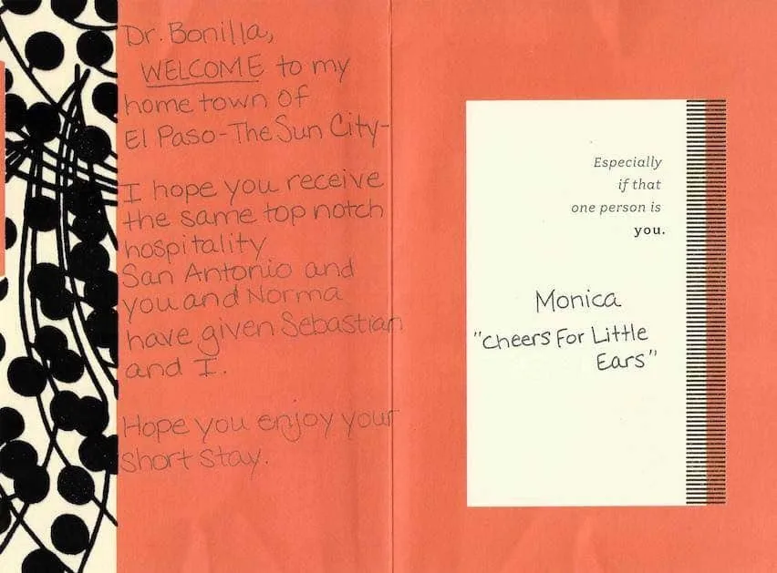 Tarjeta escrita a mano por Monica, firmada Cheers For Little Ears, que da la bienvenida al Dr. Arturo Bonilla a El Paso y expresa gratitud por la atención excepcional que ella y su hijo Sebastian recibieron durante la cirugía de microtia en San Antonio: una cálida tarjeta regional de agradecimiento al Dr. Arturo Bonilla de una familia agradecida por la cirugía de microtia